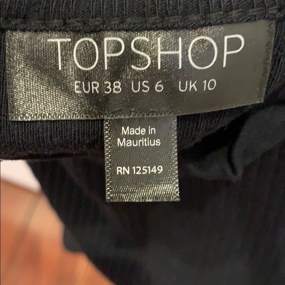 Fitted black tank top - Picture 3 of 3